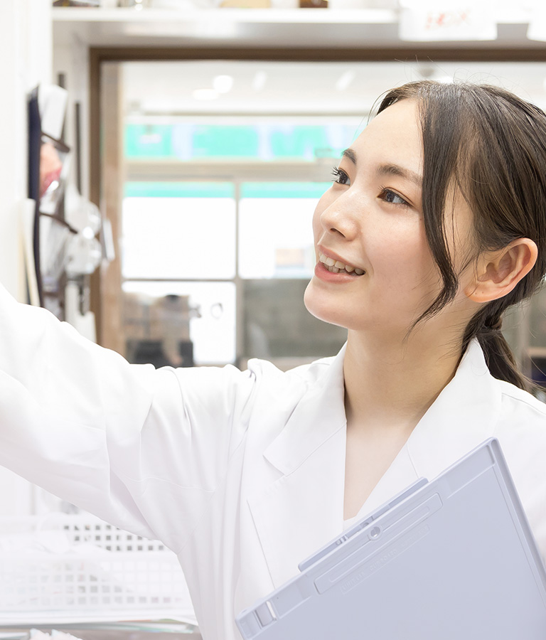 棚卸する薬剤師